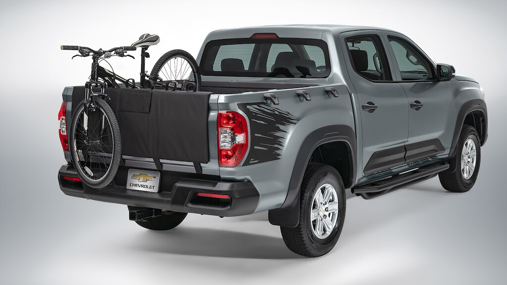 Portabicicleta de batea forma parte del kit adventure para Chevrolet S10 Max 2024, camioneta pickup 4 cilindros